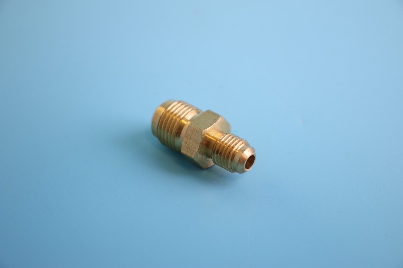 Соединитель 1/4" - 3/8"