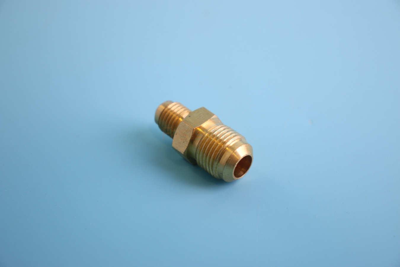 Соединитель 1/4" - 3/8" 1