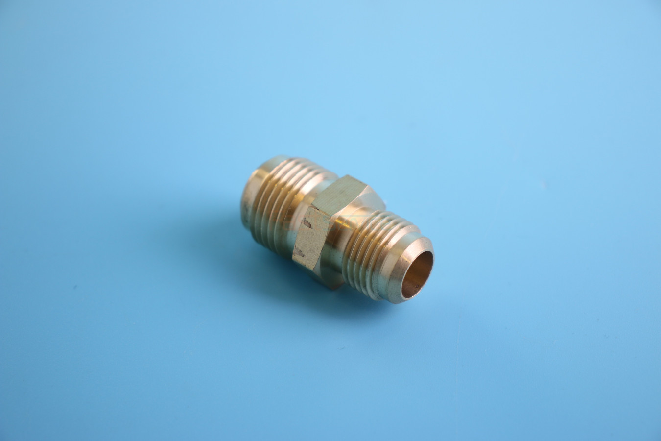 Соединитель 3/8" - 1/2"