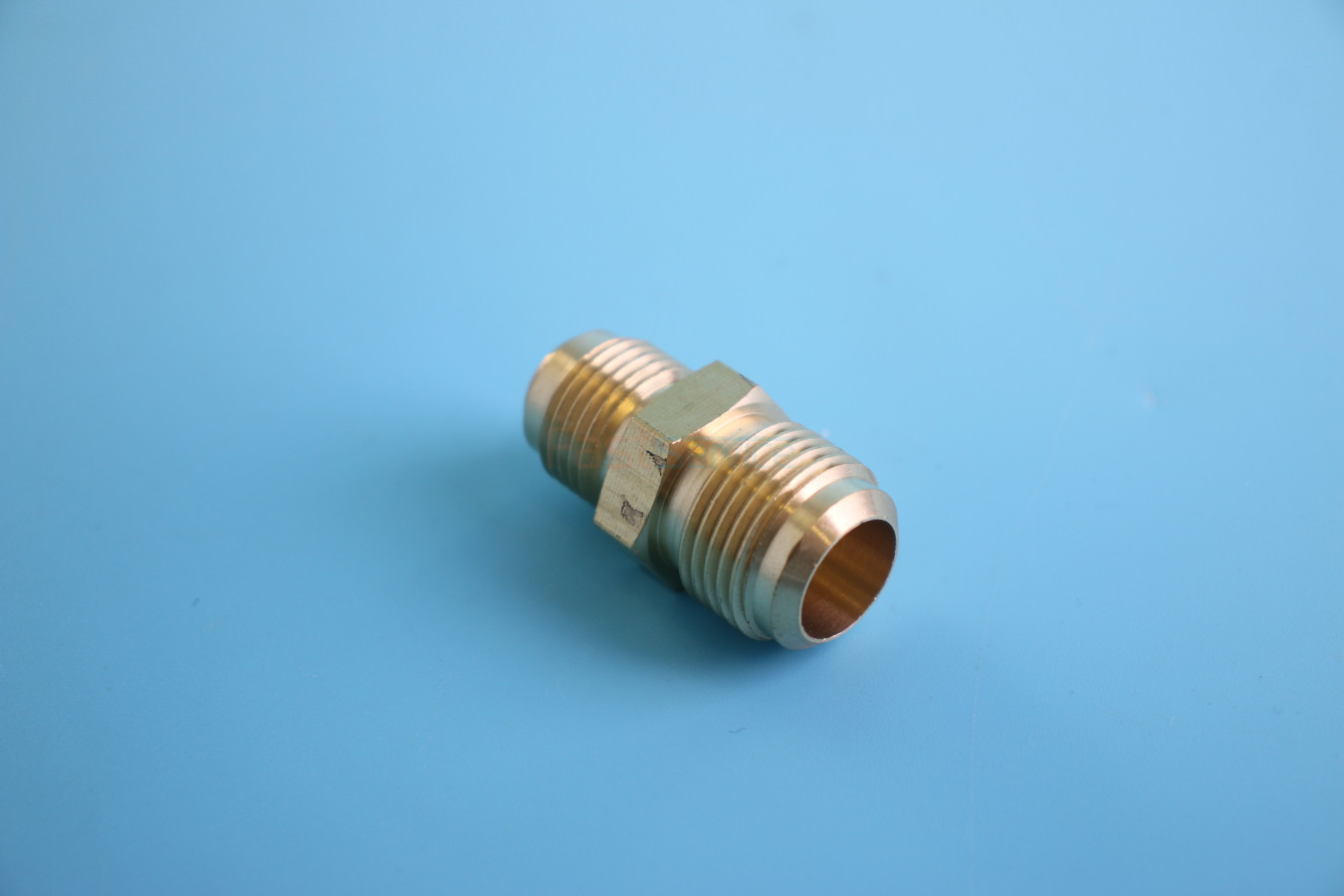 Соединитель 3/8" - 1/2" 1