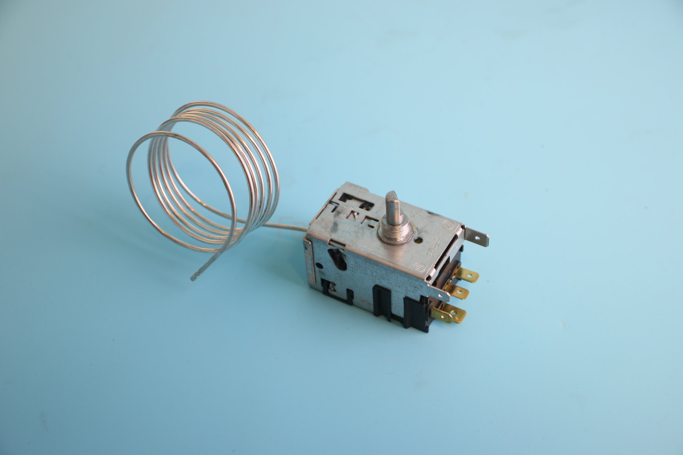 Термостат Danfoss 077B5224